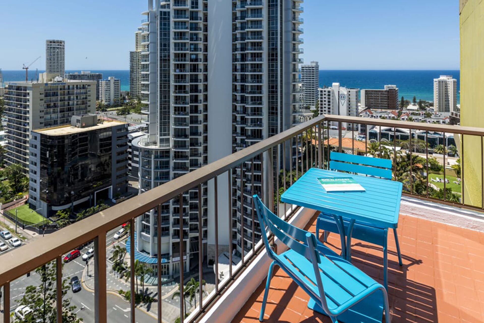 the-vibe-hotel-fitout-qld-goldcoast-shape-australia_1